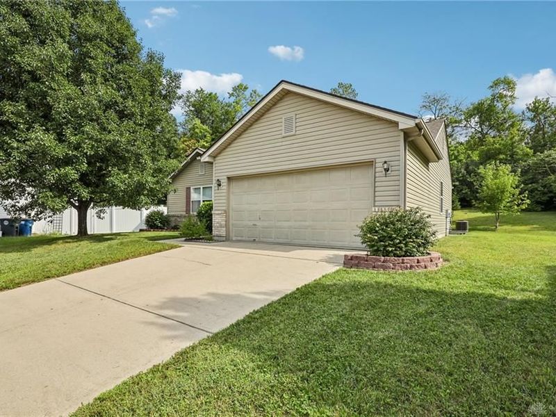 4399 Coach Light Trail, Dayton, OH 45424 Photo 2