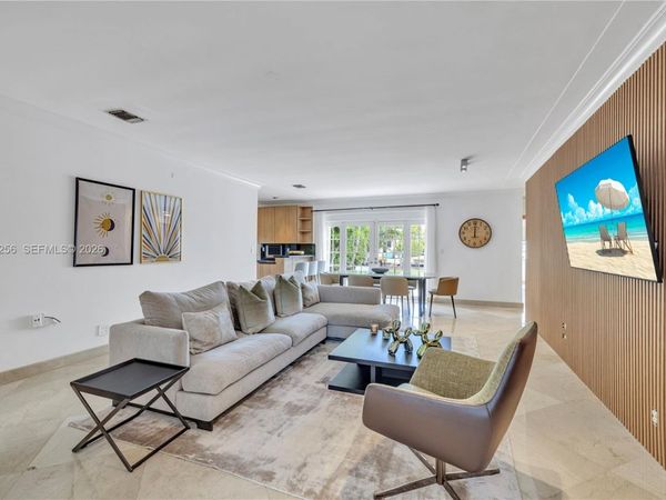 1815 Daytonia Rd, Miami Beach, FL 33141