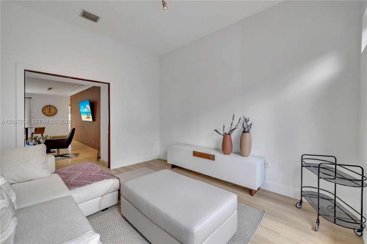 1815 Daytonia Rd, Miami Beach, FL 33141 Photo