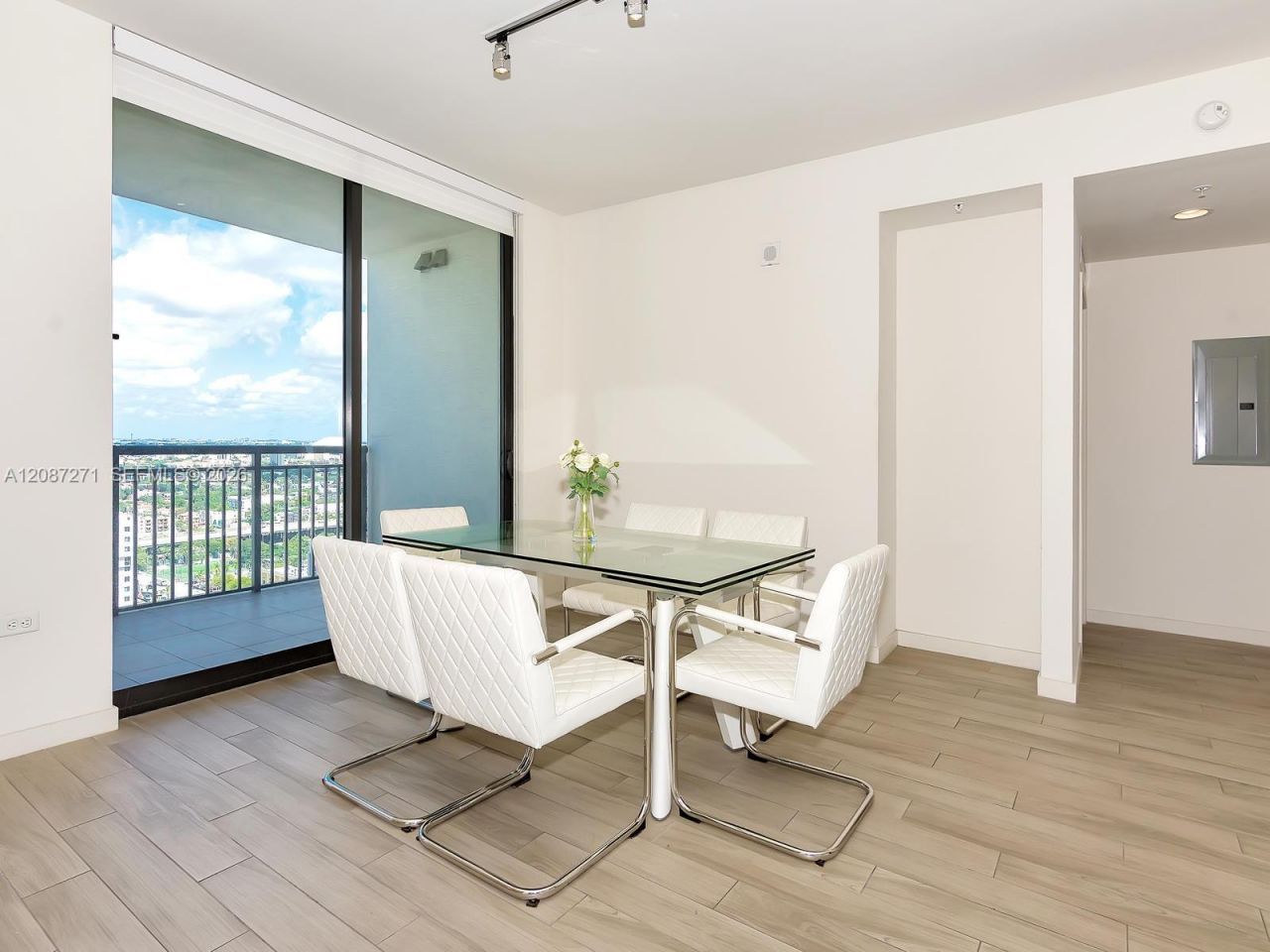 999 SW 1st Ave, Unit 2512, Miami, FL 33130 Photo
