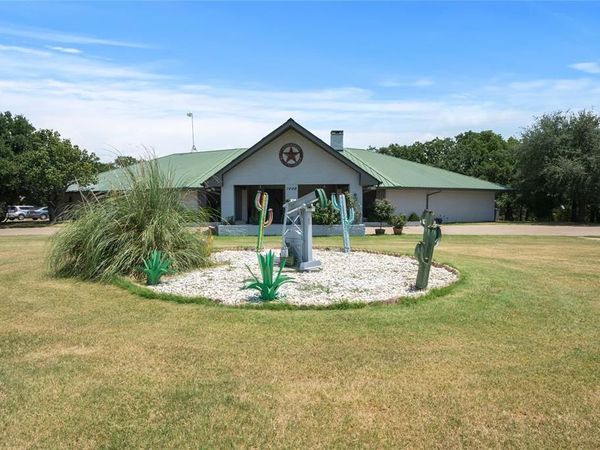 1629 Blair Drive, Cleburne, TX 76031