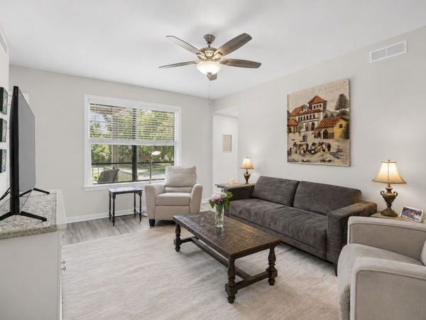 352 Deer Lake Dr, Nashville, TN 37221
