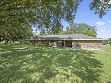 35013 J W Hall Rd, Walker, LA 70785