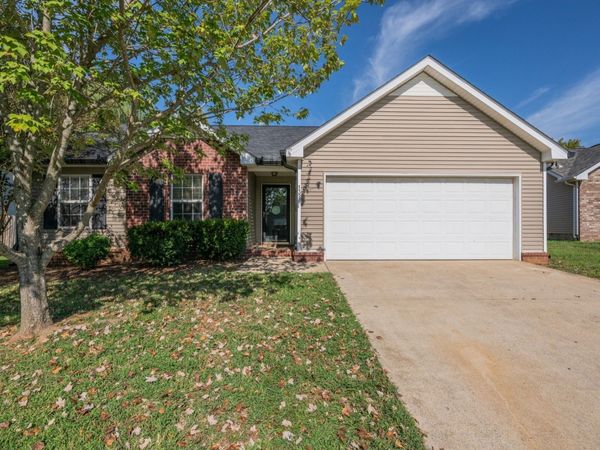 1328 Macduff Dr, Murfreesboro, TN 37128