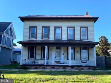 119 E MARKET STREET, BERRYSBURG, PA 17005
