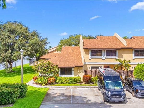 310 SW 96th Ter, Pembroke Pines, FL 33025