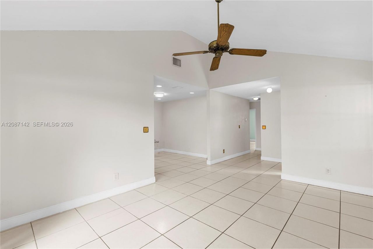 310 SW 96th Ter, Pembroke Pines, FL 33025 Photo