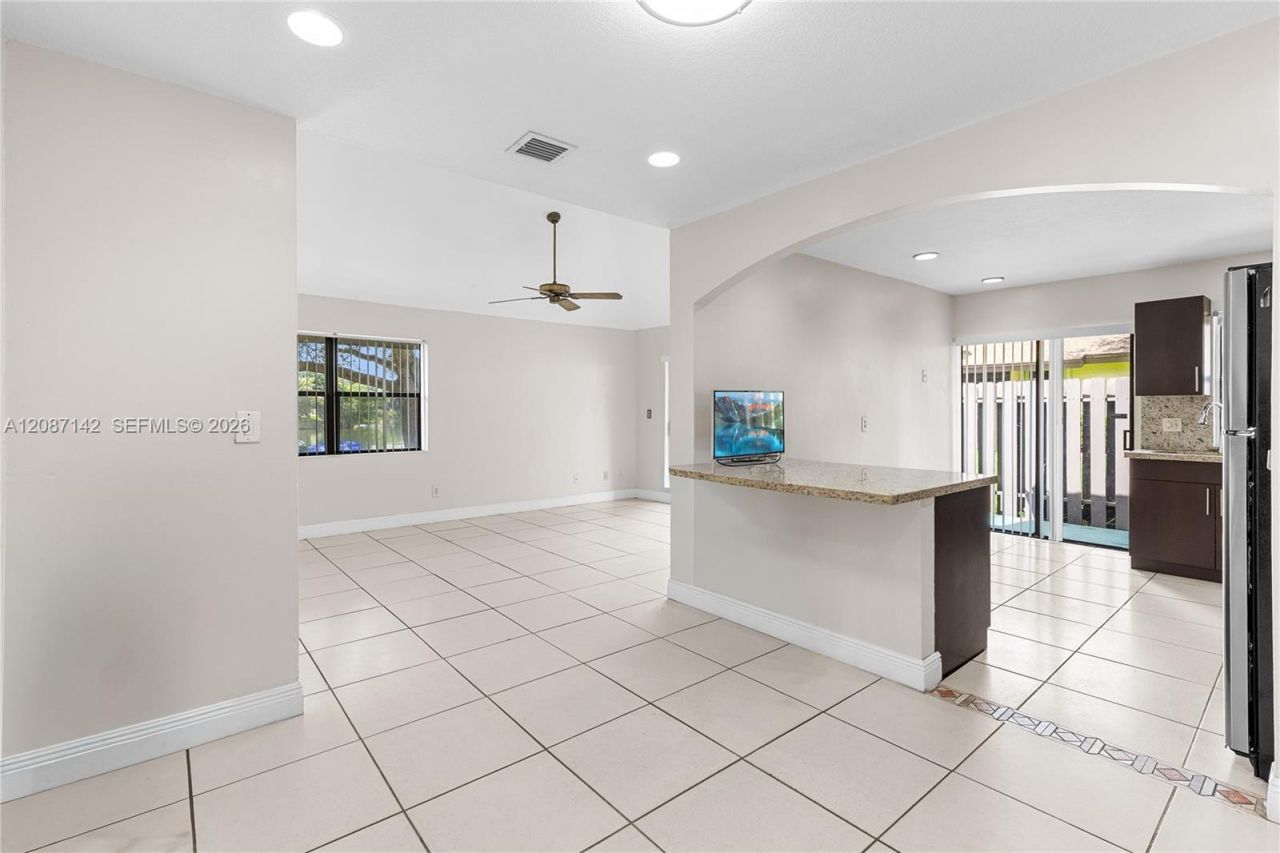 310 SW 96th Ter, Pembroke Pines, FL 33025 Photo