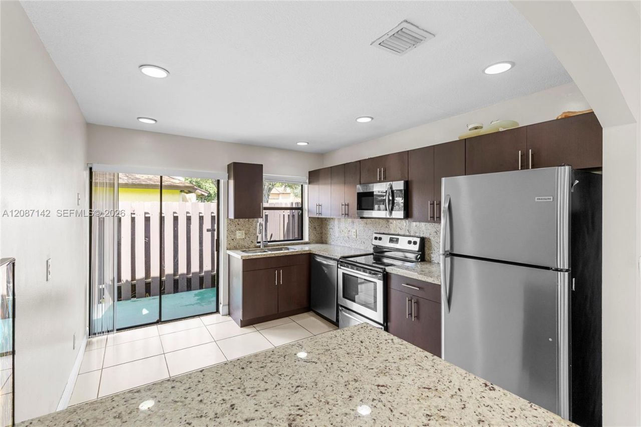 310 SW 96th Ter, Pembroke Pines, FL 33025 Photo