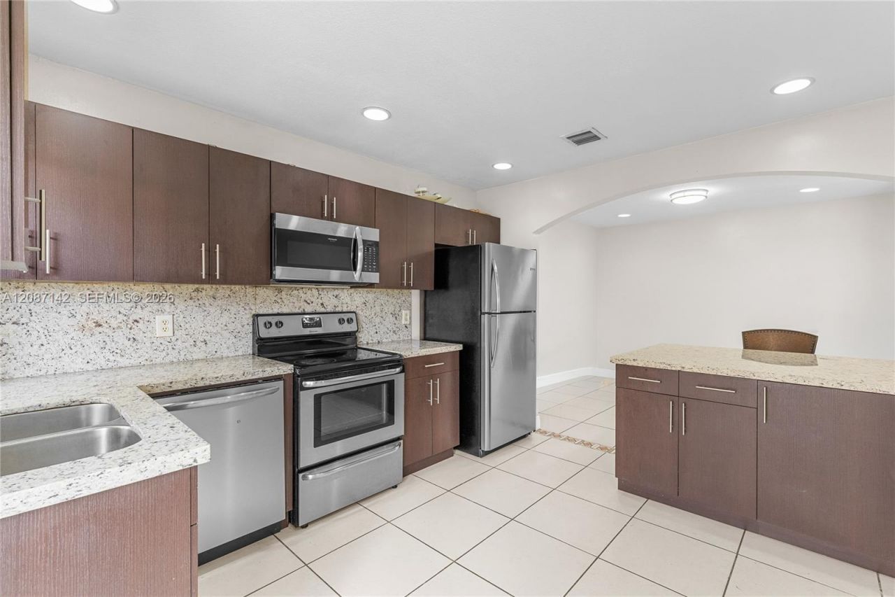 310 SW 96th Ter, Pembroke Pines, FL 33025 Photo