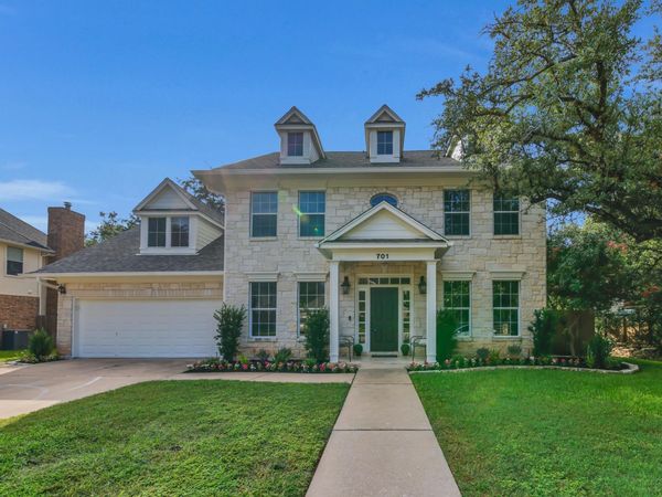 701 Oaklands DR, Round Rock, TX 78681