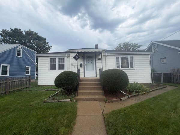 924 Broadway Avenue , North Chicago, IL 60064