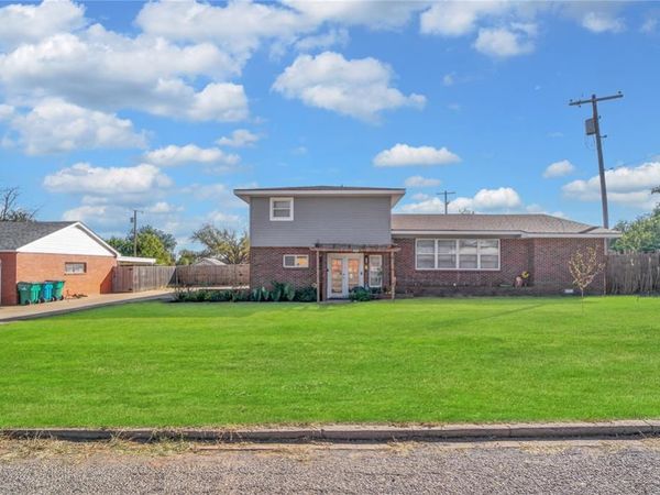 110 E Hillcrest Lane, Hobart, OK 73651