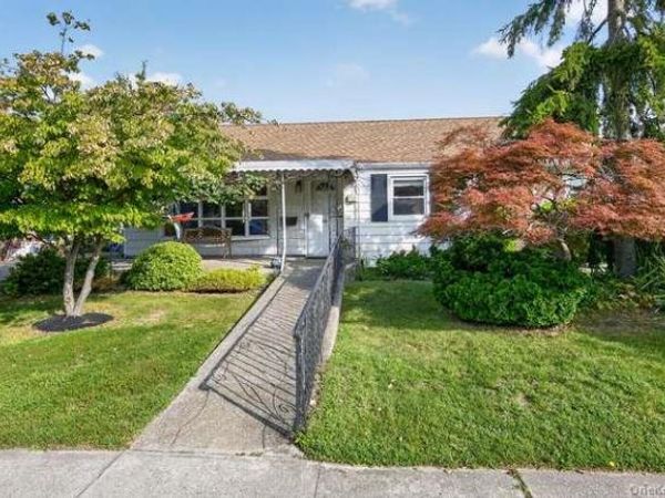 84 E Lido Promenade, Lindenhurst, NY 11757