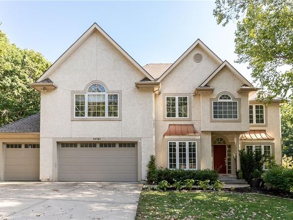 10121 NW River Hills Drive, Parkville, MO 64152