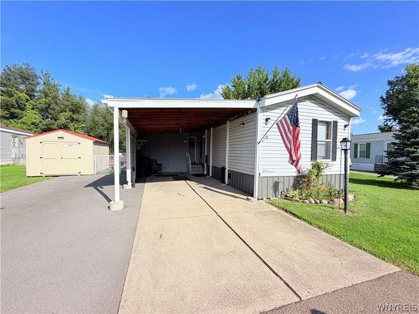 58 W Canyon Drive , Hamburg, NY 14075