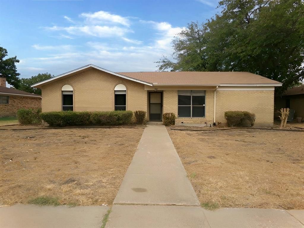 249 Creekwood Drive, Lancaster, TX 75146 Main Photo