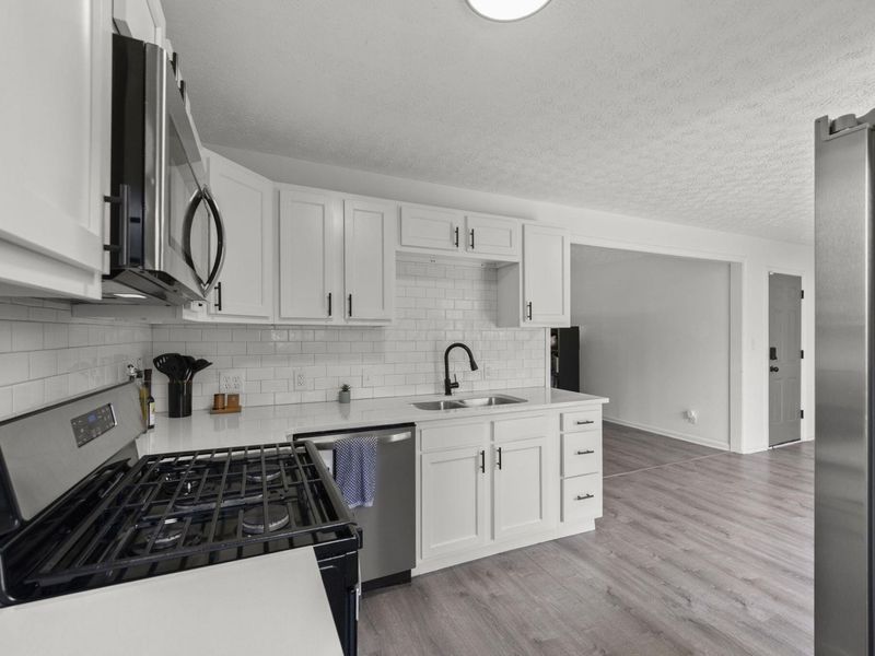 5029 Brinwood Place, Columbus, OH 43232 Photo 6