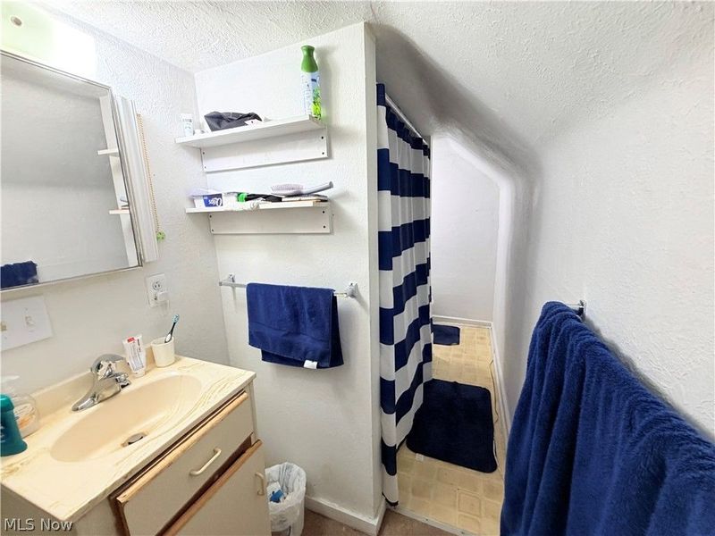 678 Thomas Street, Toledo, OH 43609 Photo 10