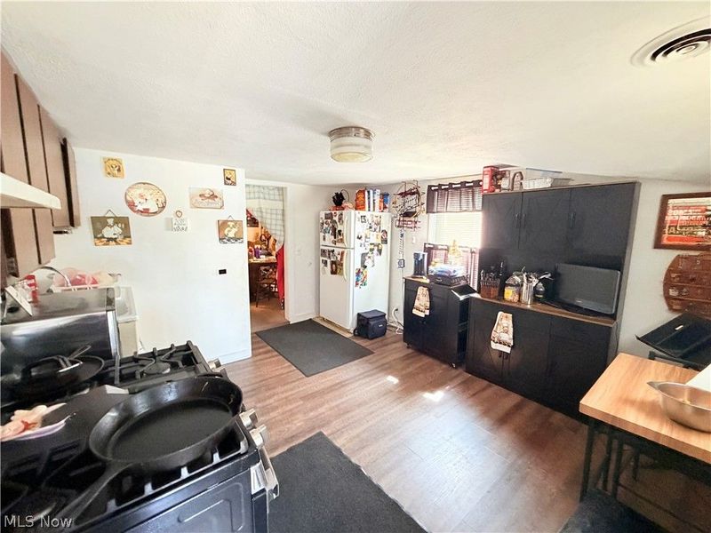 678 Thomas Street, Toledo, OH 43609 Photo 3