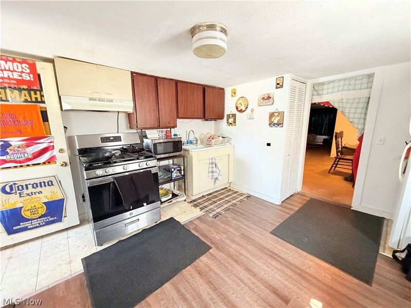 678 Thomas Street, Toledo, OH 43609 Photo 4