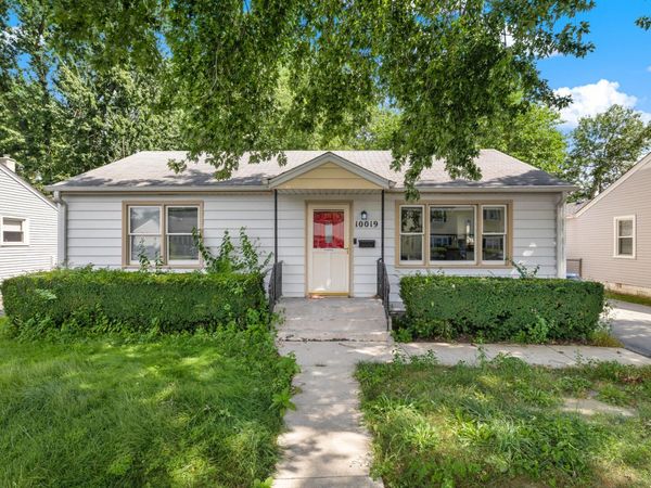 10019 S Tripp Avenue , Oak Lawn, IL 60453
