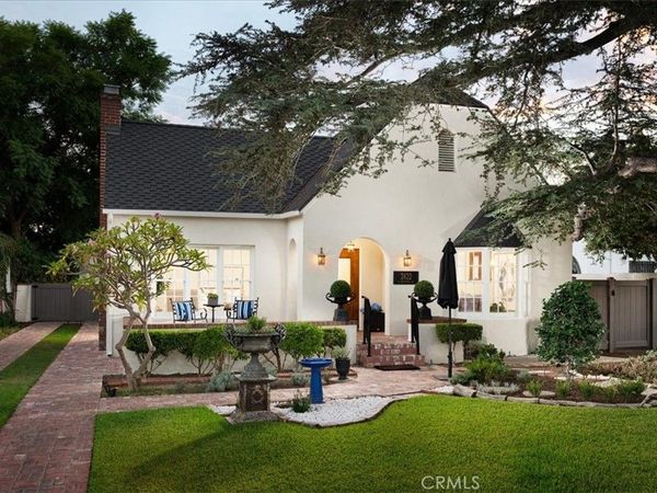 2422 N Heliotrope, Santa Ana, CA 92706