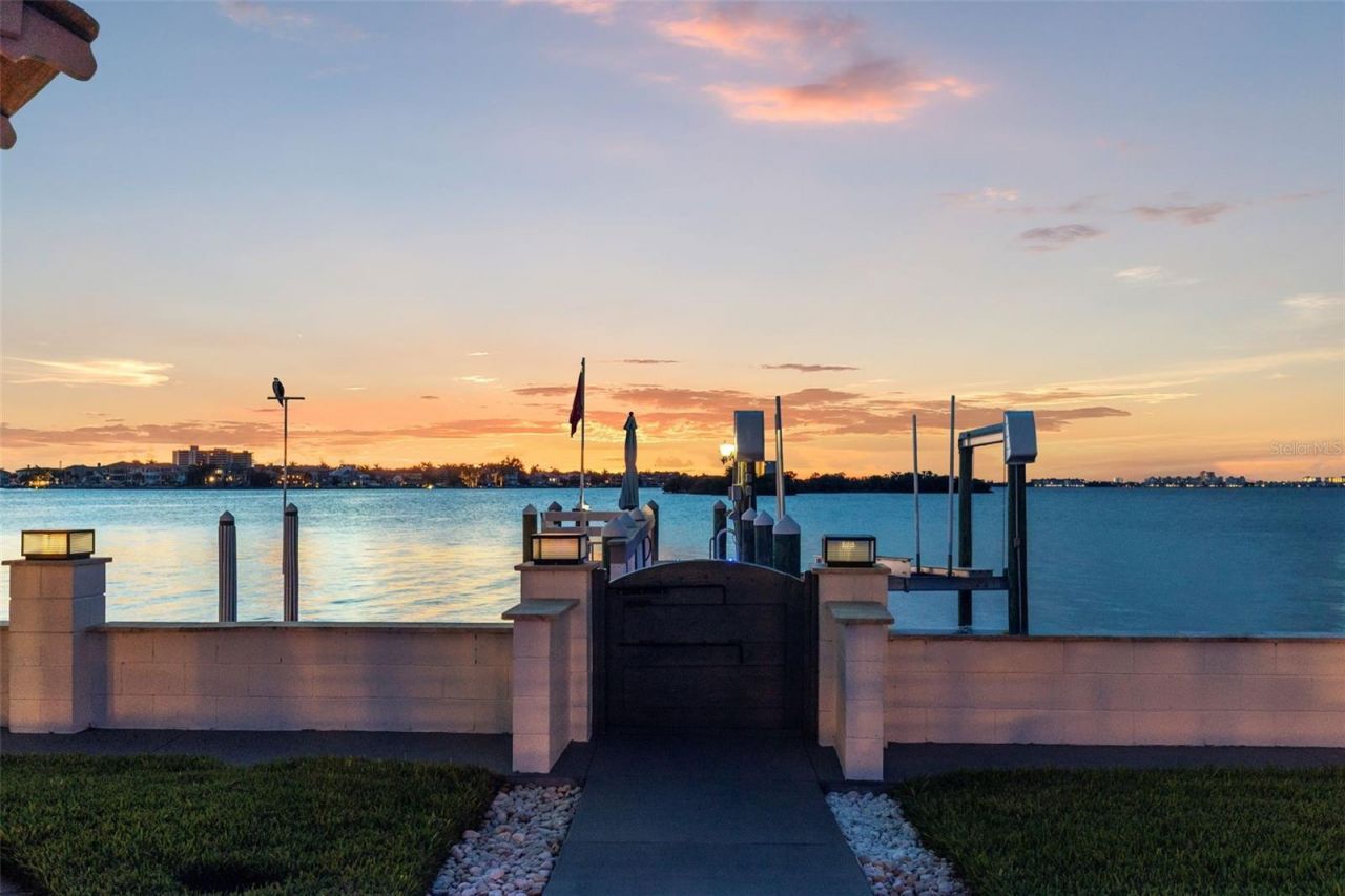 7008 S Shore Drive S, South Pasadena, FL 33707 Photo