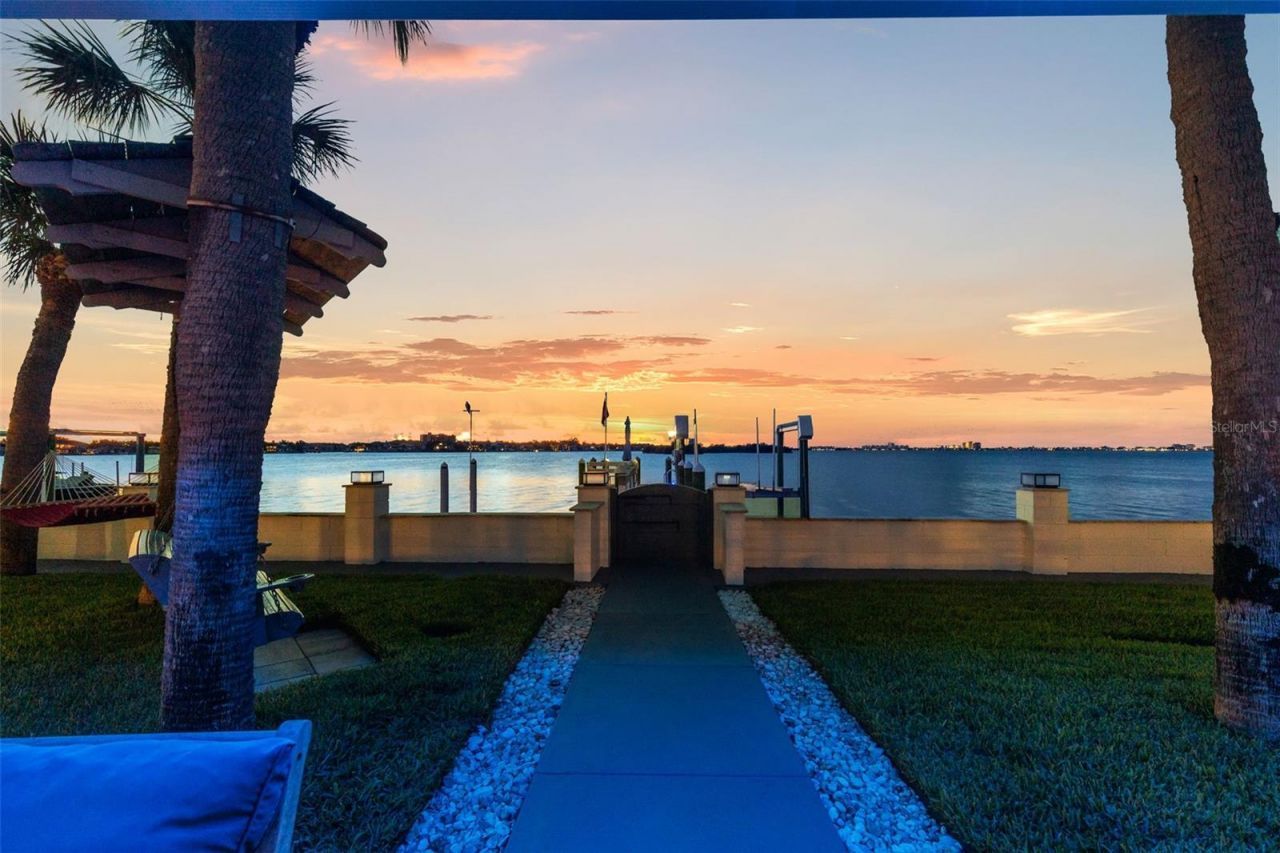 7008 S Shore Drive S, South Pasadena, FL 33707 Photo