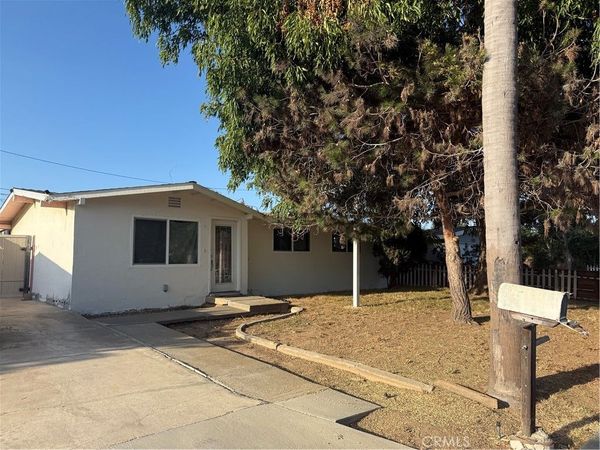 644 Ross, Costa Mesa, CA 92627