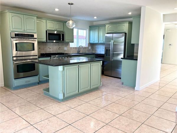 6411 West, Inglewood, CA 90302