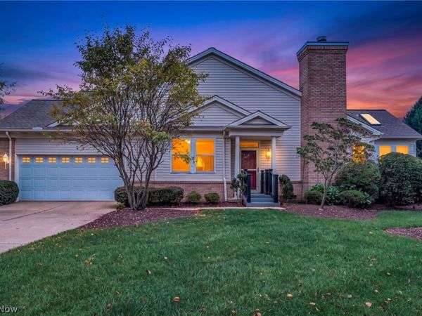 8610 Pine Creek Lane, Sagamore Hills, OH 44067
