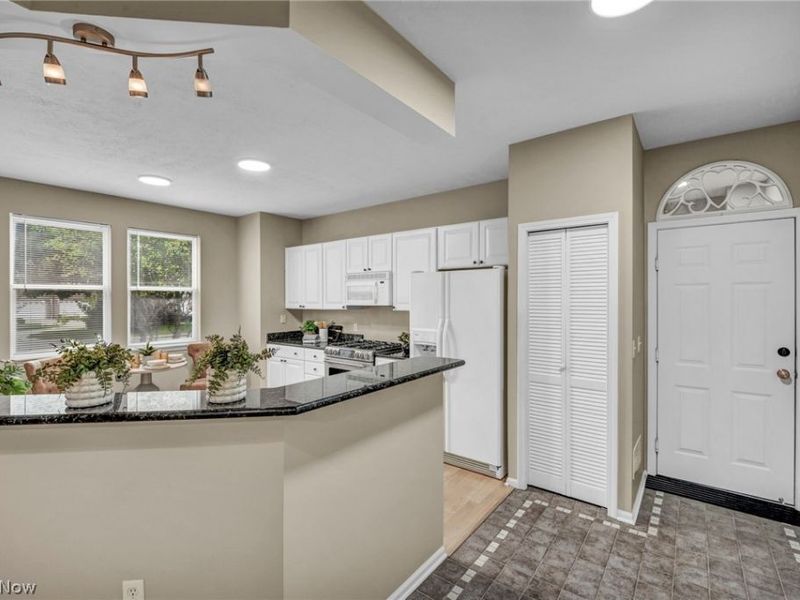 8610 Pine Creek Lane, Sagamore Hills, OH 44067 Photo 13