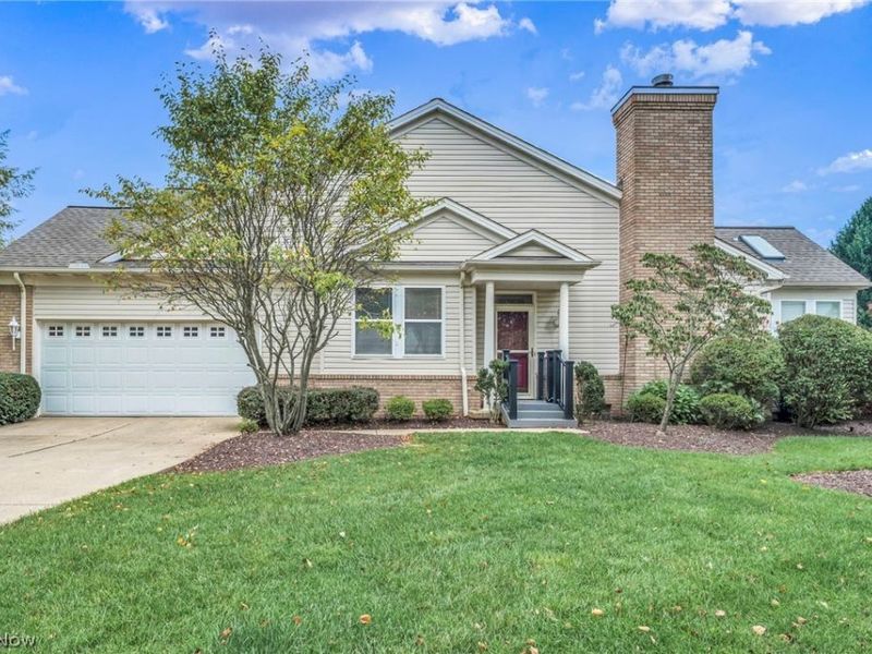 8610 Pine Creek Lane, Sagamore Hills, OH 44067 Photo 2