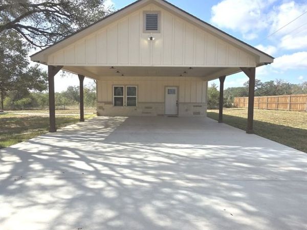 32 Trophy, Poteet, TX 78065