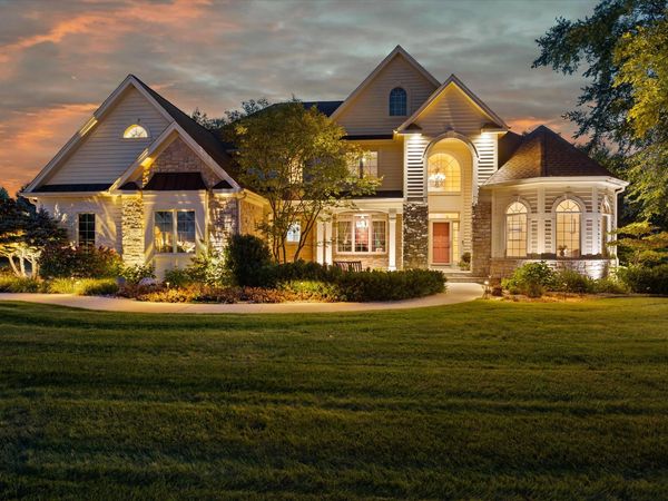 264 Steeple Point Cir, Delafield, WI 53018