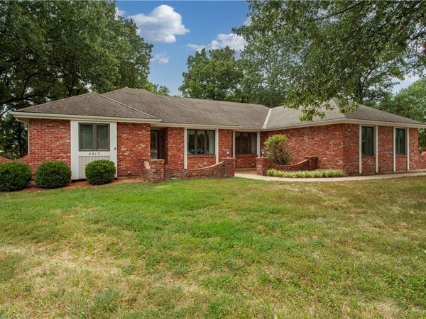 4912 Whitney Drive, Independence, MO 64055