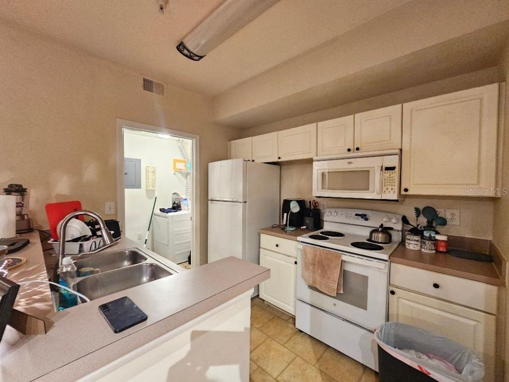5572 Metrowest Boulevard, Unit 312, Orlando, FL 32811 Photo