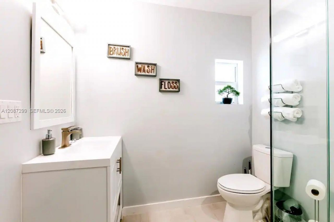 1647 NW 29th Ave, Unit 2, Miami, FL 33125 Photo