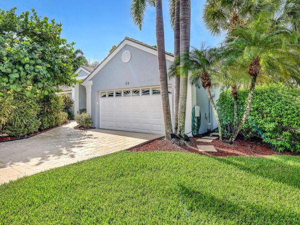 24 Admirals Court, Palm Beach Gardens, FL 33418