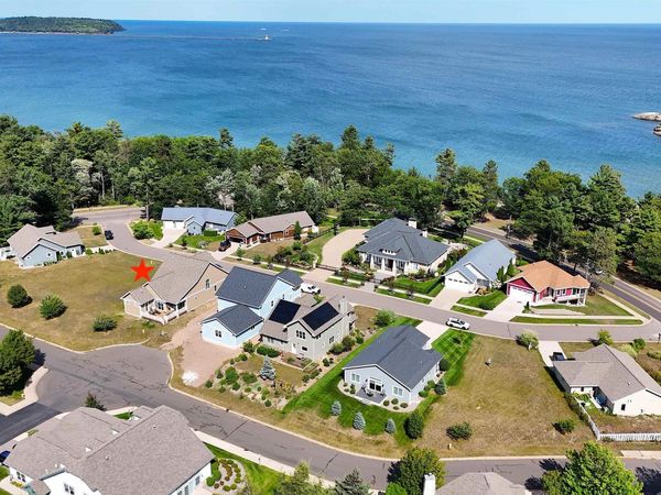 1313 Picnic Rocks Drive, Marquette, MI 49855