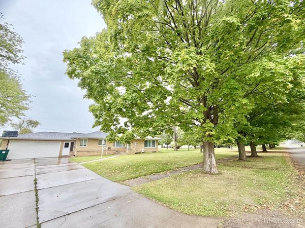 700 Henford Avenue, Breitung Twp, MI 49802
