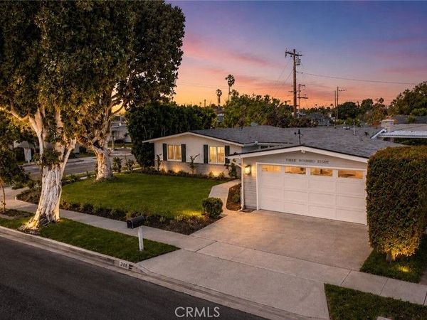 300 Esther, Costa Mesa, CA 92627