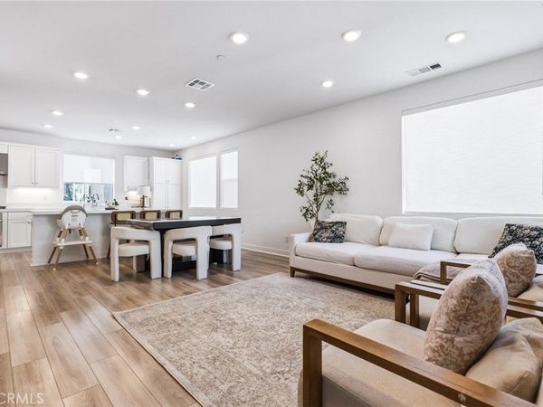 26799 Keystone, Valencia, CA 91381