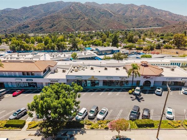 3924 Foothill Boulevard, La Crescenta, CA 91214