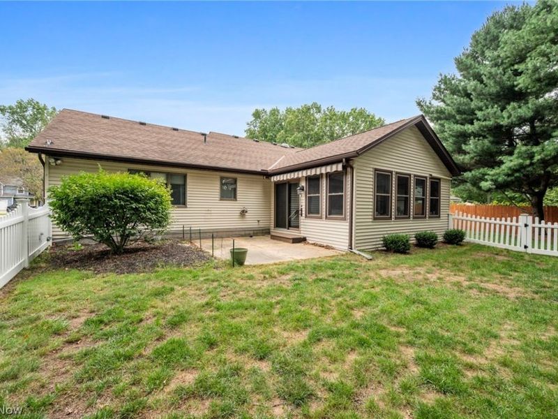 8685 Old Village Lane, Mentor, OH 44060 Photo 2