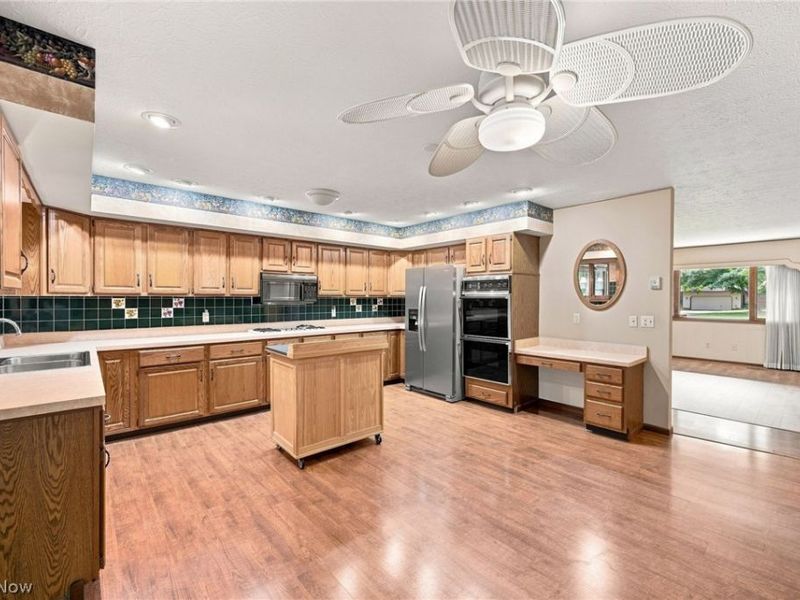8685 Old Village Lane, Mentor, OH 44060 Photo 7