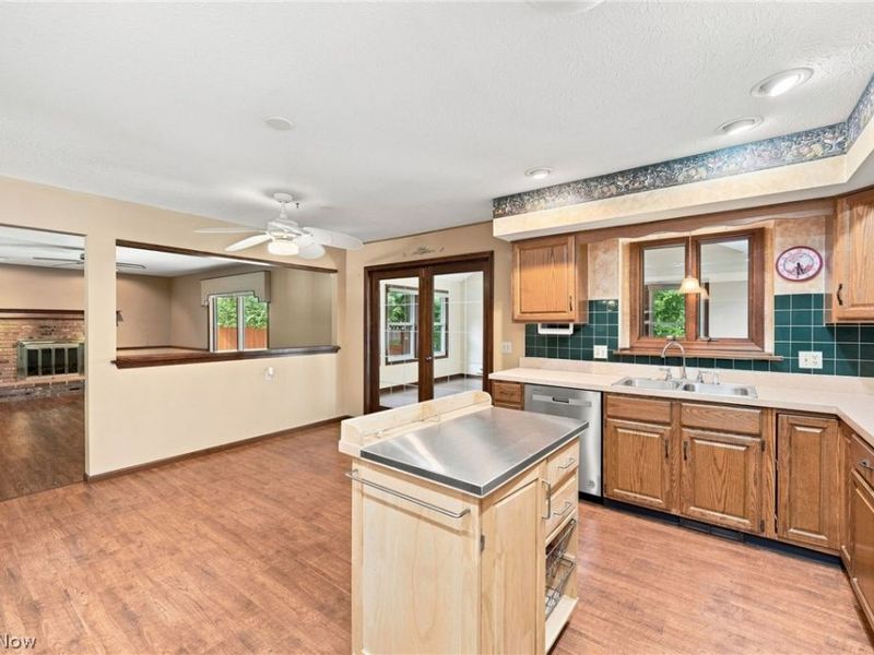 8685 Old Village Lane, Mentor, OH 44060 Photo 9