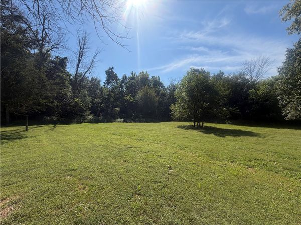 10th Ave, Vinton, IA 52349