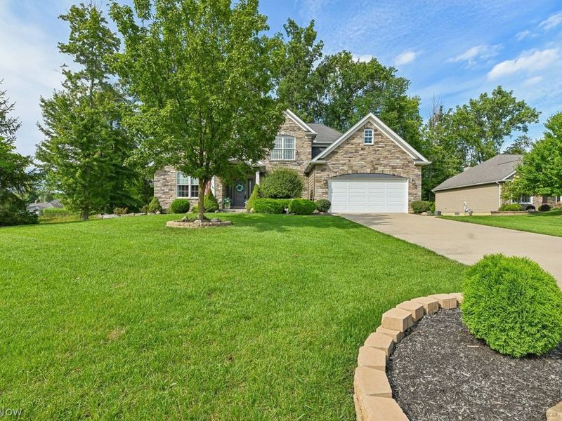 21380 Castlewood Drive, Strongsville, OH 44149 Photo 2